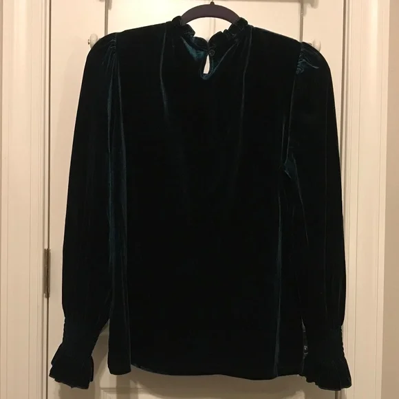 Green velvet long sleeved top embellished with ruffles at wrists & collar (L) - Picture 4 of 16